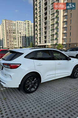 Позашляховик / Кросовер Ford Kuga 2021 в 