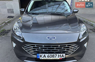 Внедорожник / Кроссовер Ford Kuga 2021 в 