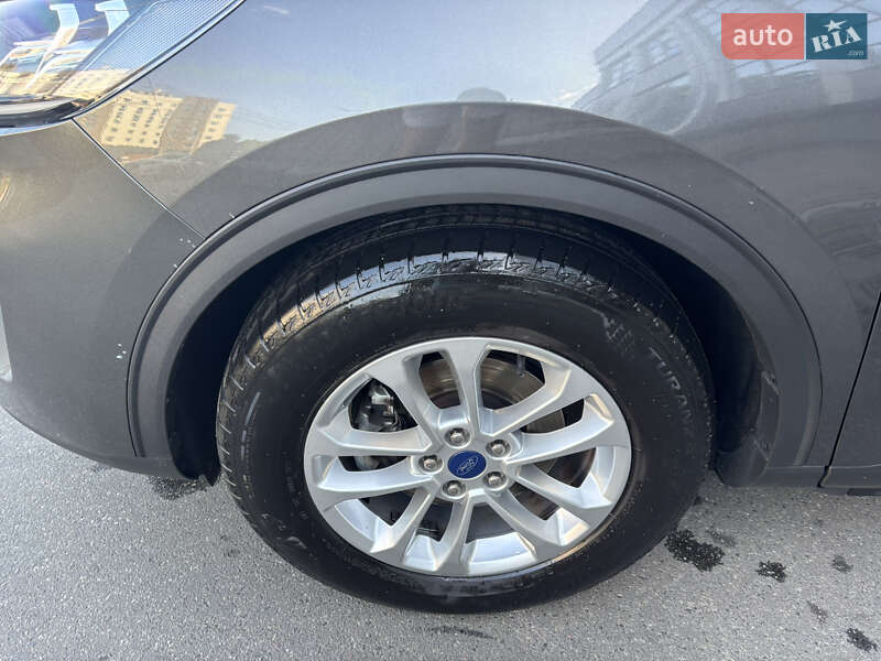 Позашляховик / Кросовер Ford Kuga 2021 в Києві