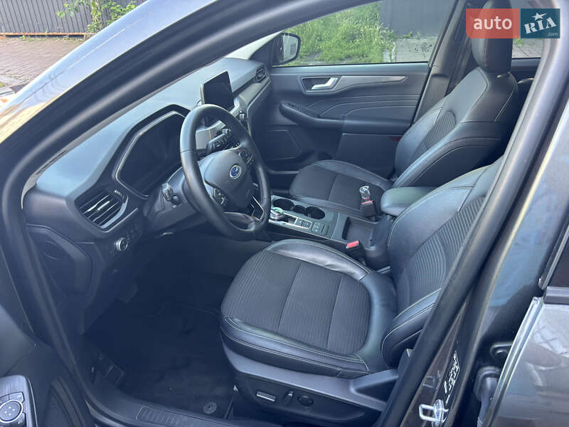 Позашляховик / Кросовер Ford Kuga 2021 в Києві