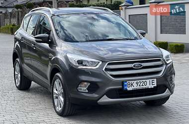 Позашляховик / Кросовер Ford Kuga 2019 в Рівному