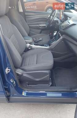 Внедорожник / Кроссовер Ford Kuga 2014 в 
