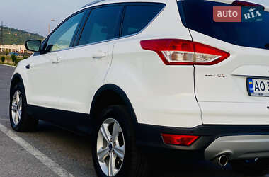Внедорожник / Кроссовер Ford Kuga 2015 в 