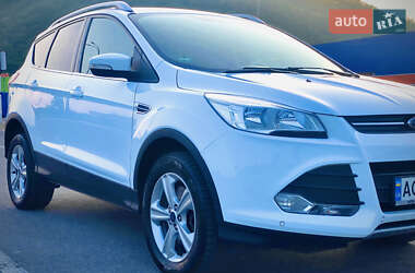 Внедорожник / Кроссовер Ford Kuga 2015 в 
