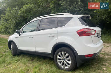 Внедорожник / Кроссовер Ford Kuga 2012 в 