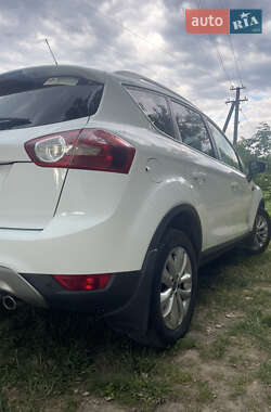 Внедорожник / Кроссовер Ford Kuga 2012 в 