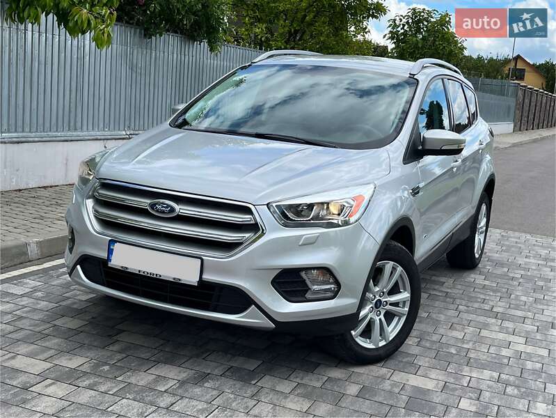 Внедорожник / Кроссовер Ford Kuga 2016 в 