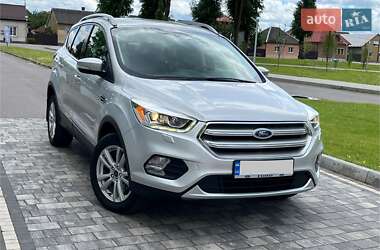 Внедорожник / Кроссовер Ford Kuga 2016 в 