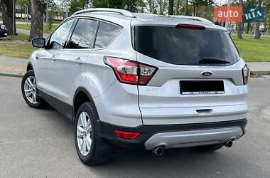 Внедорожник / Кроссовер Ford Kuga 2016 в 