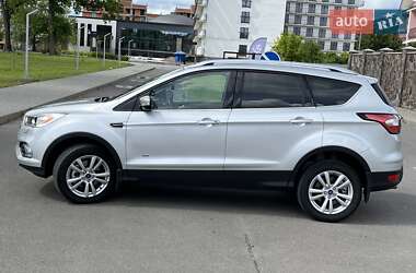 Внедорожник / Кроссовер Ford Kuga 2016 в 