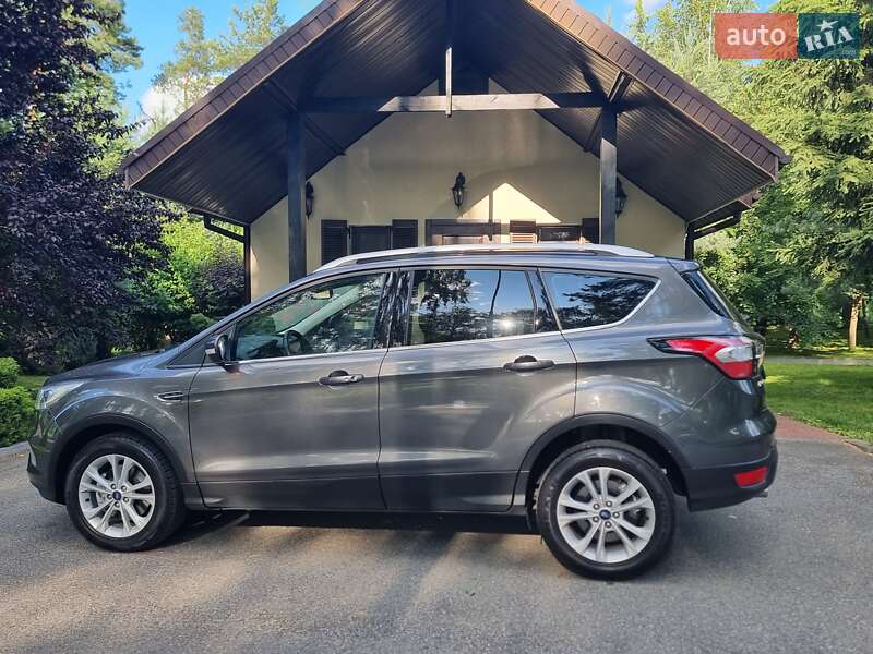 Позашляховик / Кросовер Ford Kuga 2019 в Києві