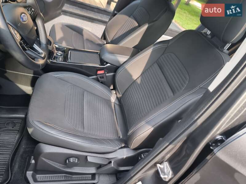 Позашляховик / Кросовер Ford Kuga 2019 в Києві