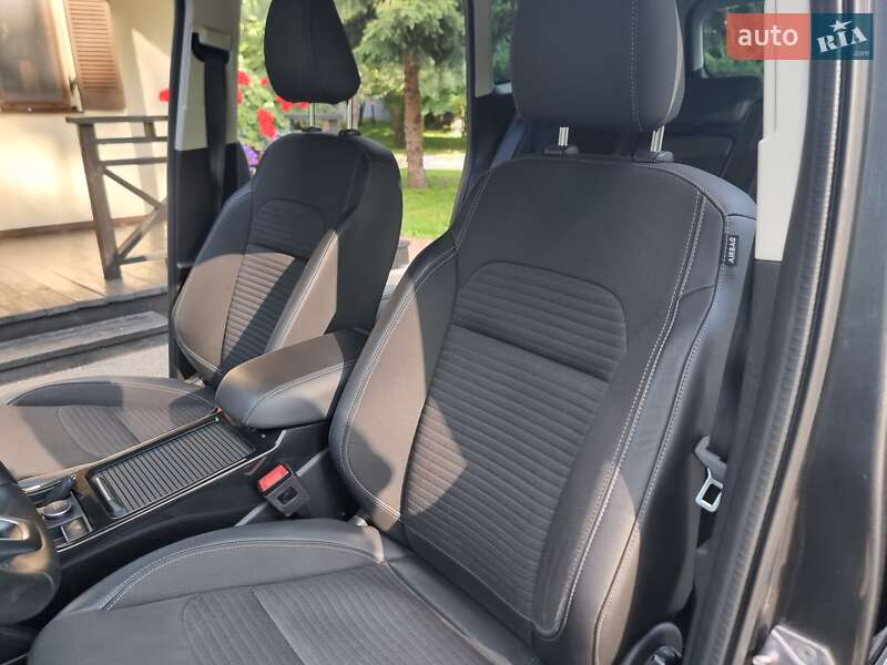 Позашляховик / Кросовер Ford Kuga 2019 в Києві