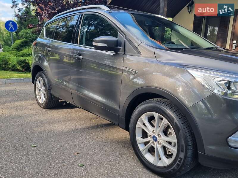 Позашляховик / Кросовер Ford Kuga 2019 в Києві
