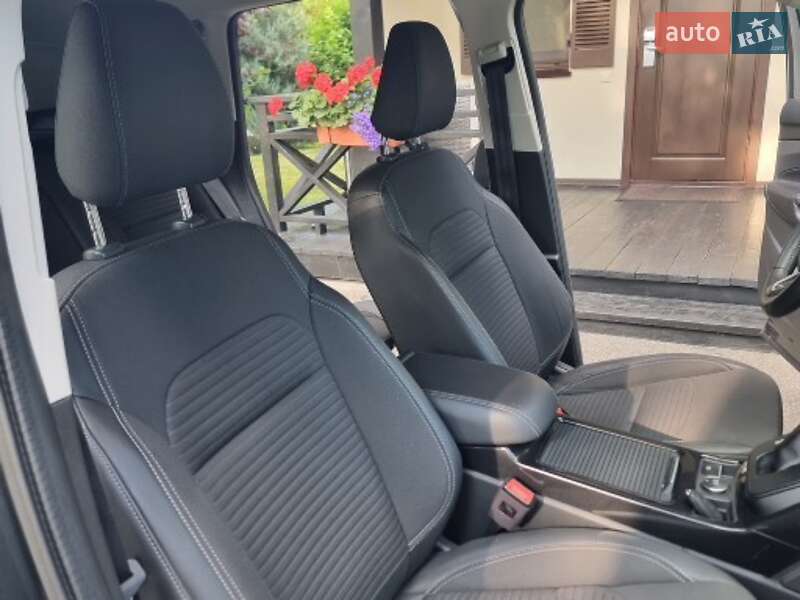 Позашляховик / Кросовер Ford Kuga 2019 в Києві