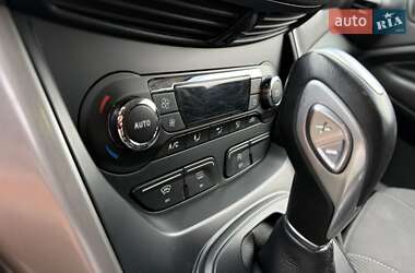 Внедорожник / Кроссовер Ford Kuga 2015 в 