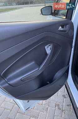 Внедорожник / Кроссовер Ford Kuga 2013 в 
