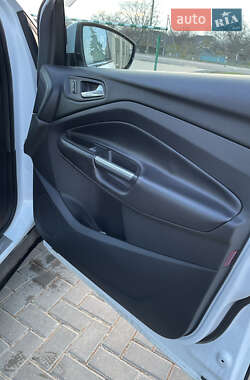 Внедорожник / Кроссовер Ford Kuga 2013 в 