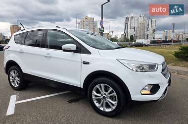 Внедорожник / Кроссовер Ford Kuga 2019 в 