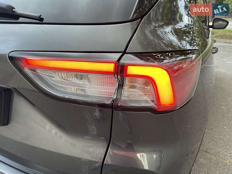 Позашляховик / Кросовер Ford Kuga 2021 в Києві