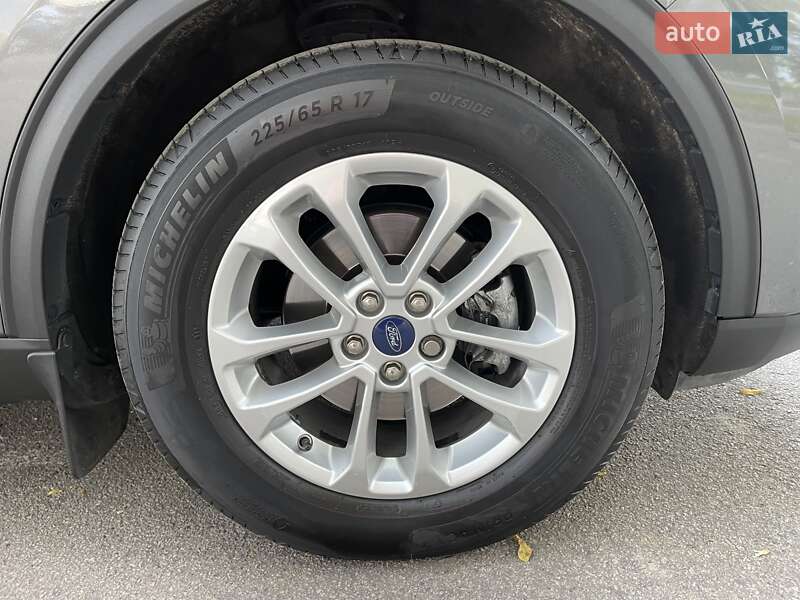 Позашляховик / Кросовер Ford Kuga 2021 в Києві