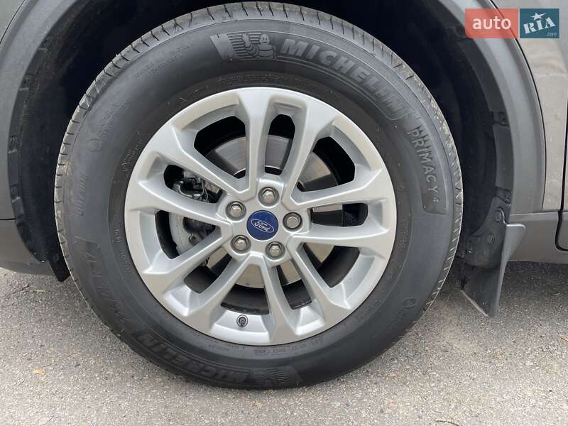 Позашляховик / Кросовер Ford Kuga 2021 в Києві