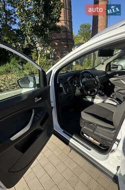Внедорожник / Кроссовер Ford Kuga 2012 в 