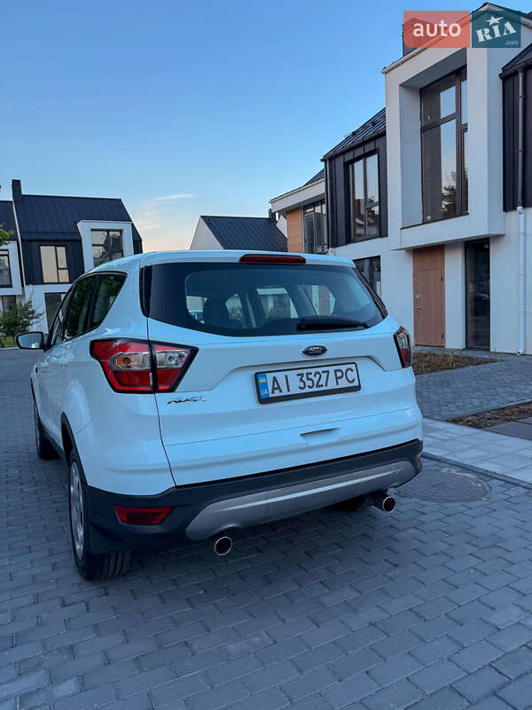 Внедорожник / Кроссовер Ford Kuga 2017 в Киеве