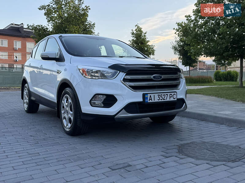 Внедорожник / Кроссовер Ford Kuga 2017 в Киеве