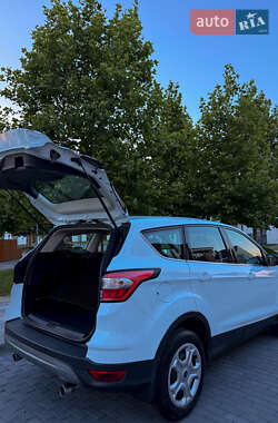 Внедорожник / Кроссовер Ford Kuga 2017 в Киеве