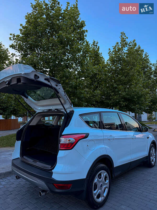 Внедорожник / Кроссовер Ford Kuga 2017 в Киеве