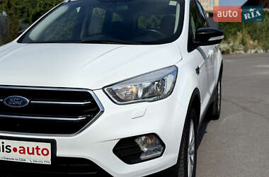 Внедорожник / Кроссовер Ford Kuga 2017 в 