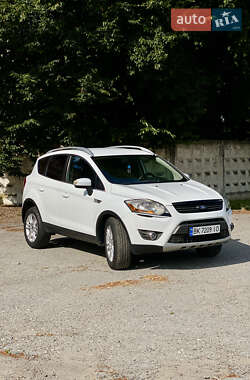 Внедорожник / Кроссовер Ford Kuga 2012 в 