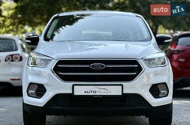 Внедорожник / Кроссовер Ford Kuga 2017 в 