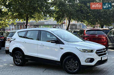 Внедорожник / Кроссовер Ford Kuga 2017 в 