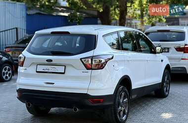 Внедорожник / Кроссовер Ford Kuga 2017 в 