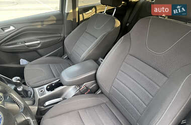 Внедорожник / Кроссовер Ford Kuga 2013 в 