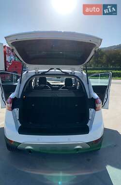 Внедорожник / Кроссовер Ford Kuga 2010 в 