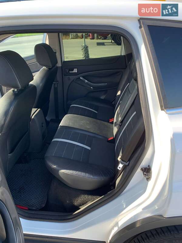 Внедорожник / Кроссовер Ford Kuga 2010 в Волочиске