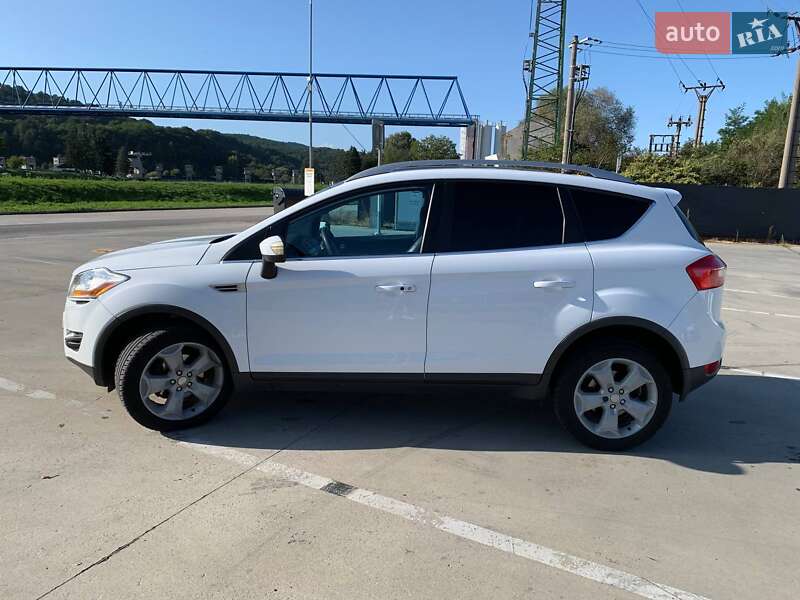 Внедорожник / Кроссовер Ford Kuga 2010 в Волочиске