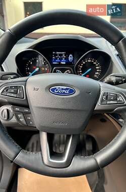 Внедорожник / Кроссовер Ford Kuga 2019 в 
