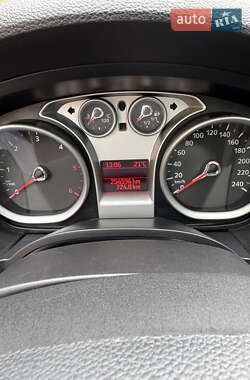 Внедорожник / Кроссовер Ford Kuga 2012 в 