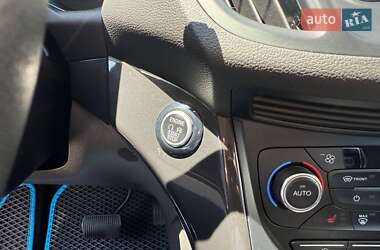 Внедорожник / Кроссовер Ford Kuga 2019 в 