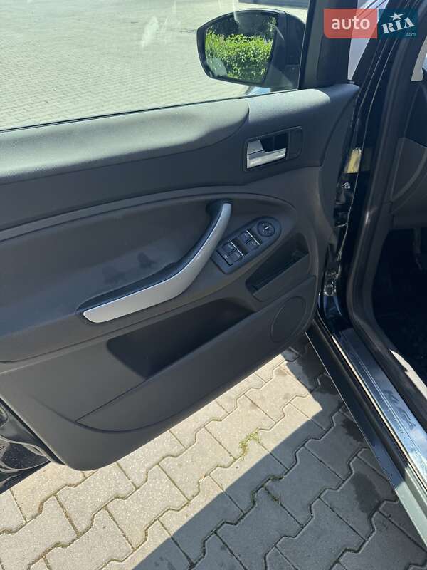 Позашляховик / Кросовер Ford Kuga 2012 в Чернівцях