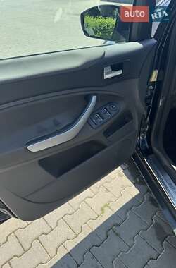 Внедорожник / Кроссовер Ford Kuga 2012 в 