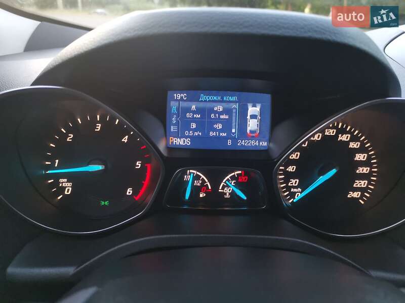 Внедорожник / Кроссовер Ford Kuga 2014 в Дубно