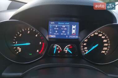 Внедорожник / Кроссовер Ford Kuga 2014 в 