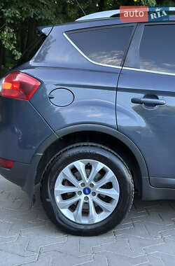 Позашляховик / Кросовер Ford Kuga 2011 в 