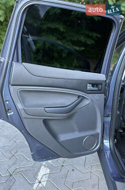 Позашляховик / Кросовер Ford Kuga 2011 в 