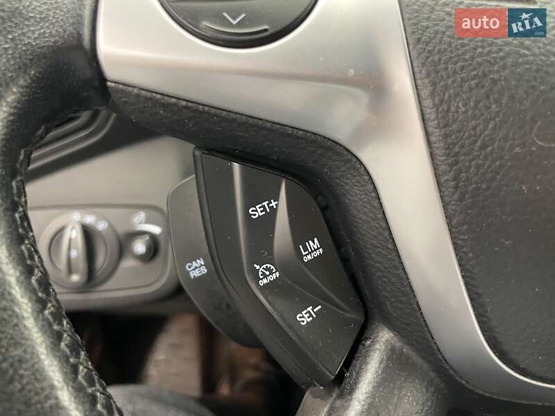 Позашляховик / Кросовер Ford Kuga 2015 в Києві